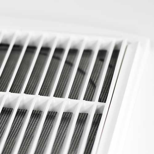 Elta FLUX HR 100 PLUS+ heat recovery unit with remote control, 100mm/4-inch ventilation system for energy-efficient airflow.